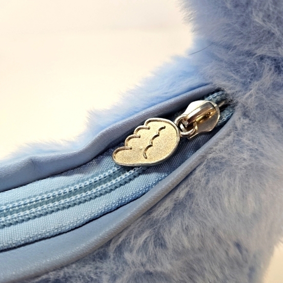 NEW Hello Kitty and Friends x Forever 21 Blue Faux Fur Hello Kitty Handbag - Picture 6 of 8